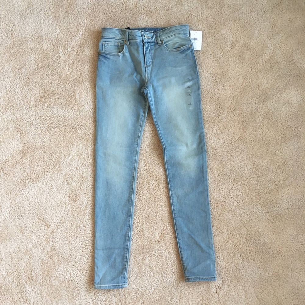 BRAND NEW GAP LIGHT WASH JEANS!